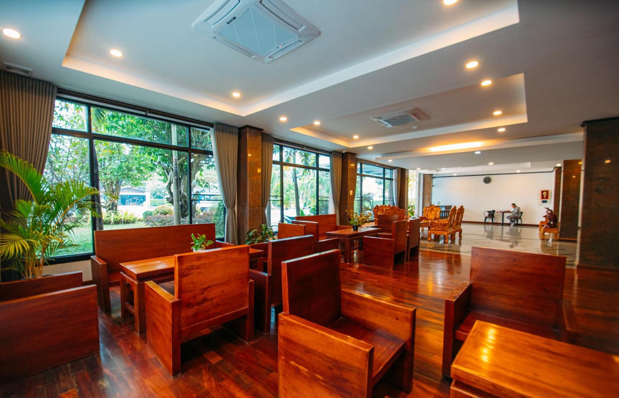 Sisombat Plaza Hotel Vang Vieng Exterior foto