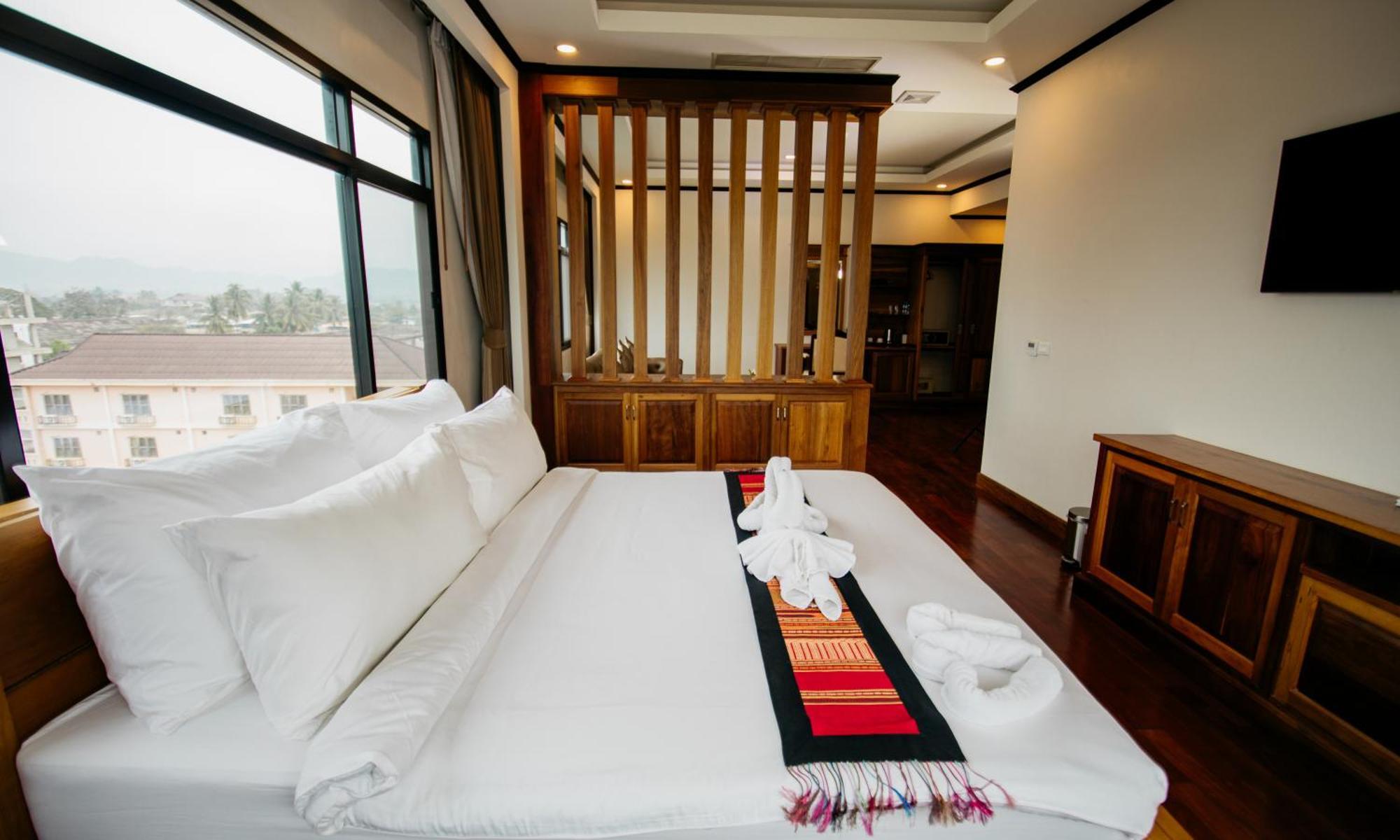 Sisombat Plaza Hotel Vang Vieng Exterior foto