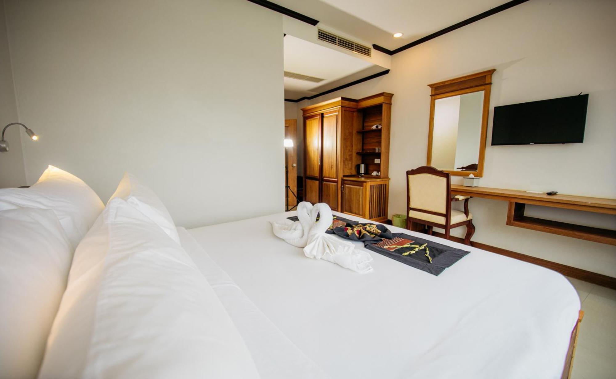 Sisombat Plaza Hotel Vang Vieng Exterior foto