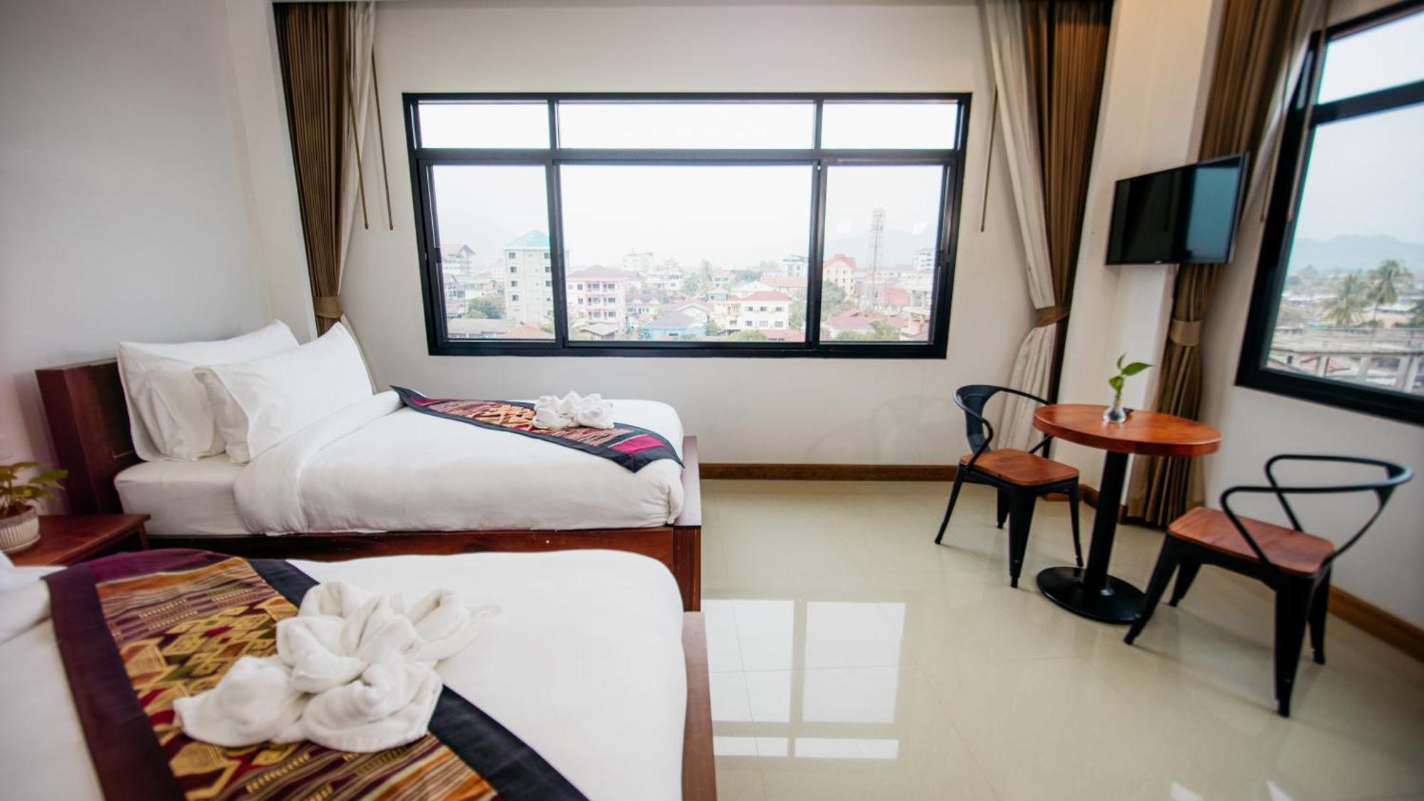Sisombat Plaza Hotel Vang Vieng Exterior foto