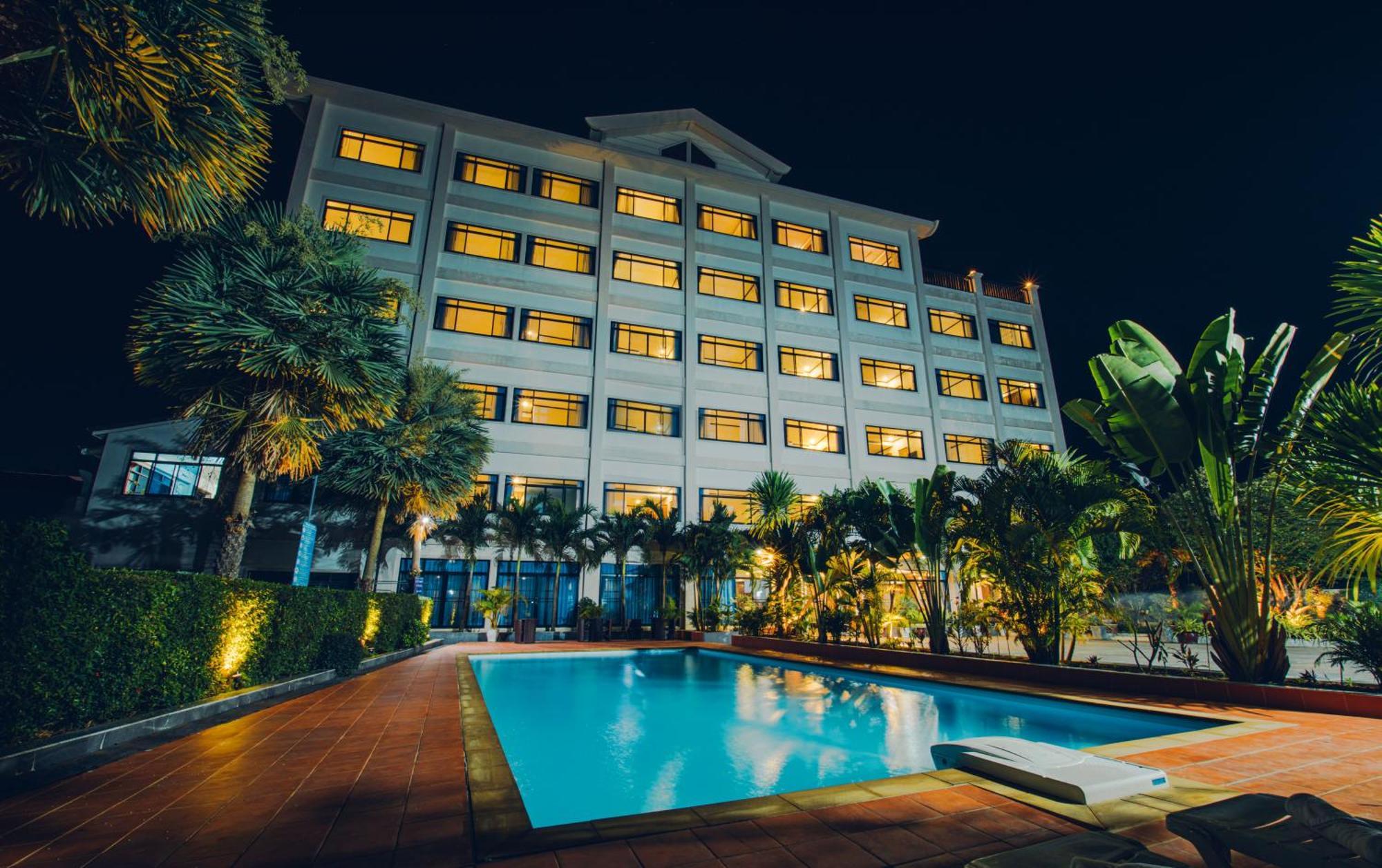 Sisombat Plaza Hotel Vang Vieng Exterior foto